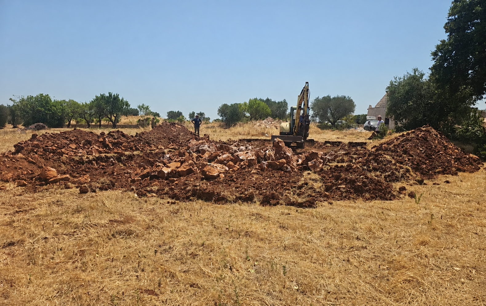 Primi lavori di scavo nel terreno di Trullo Fedelisa